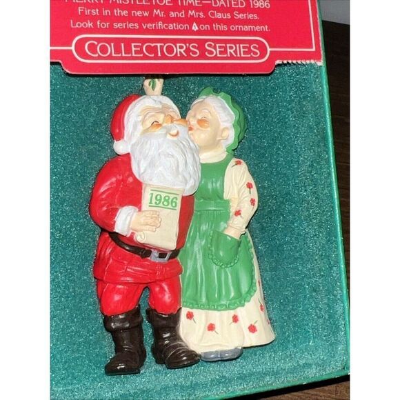 Hallmark 1986 Mr and Mrs Claus -Merry Mistletoe Time - Picture 5 of 5